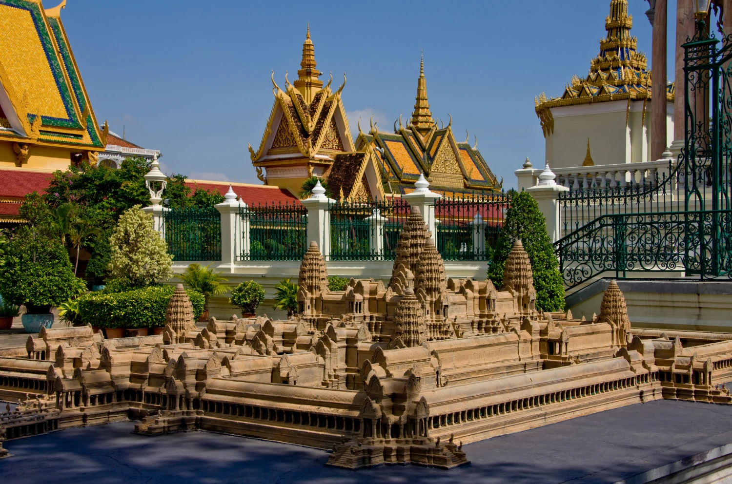 angkor-wat-at-the-royal-palace