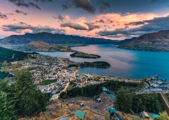 Queenstown with Lake Wakatipu at New Zealand (1) (1)