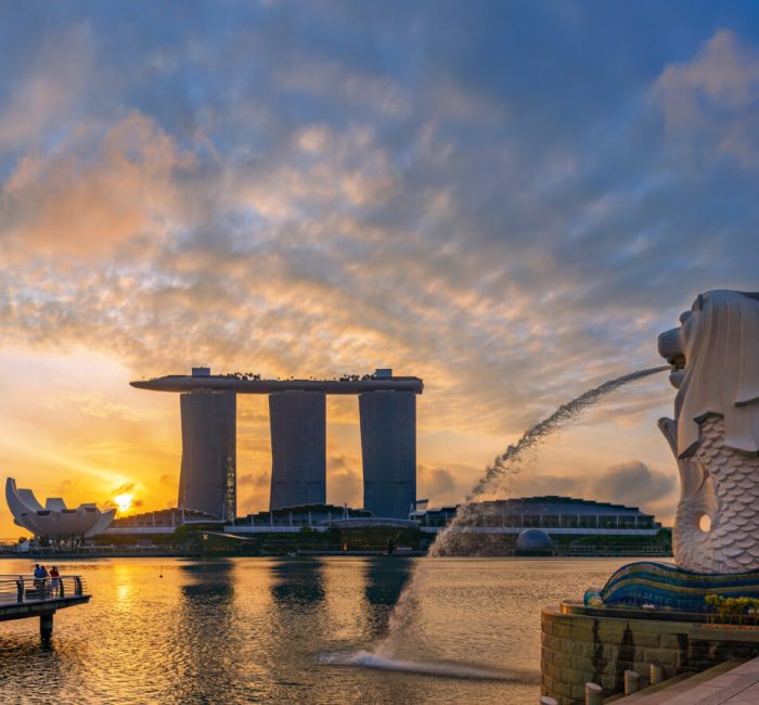 Singapore Merlion Park (1) (1) "Iconic Singapore Merlion statue at Merlion Park with the city skyline in the background."