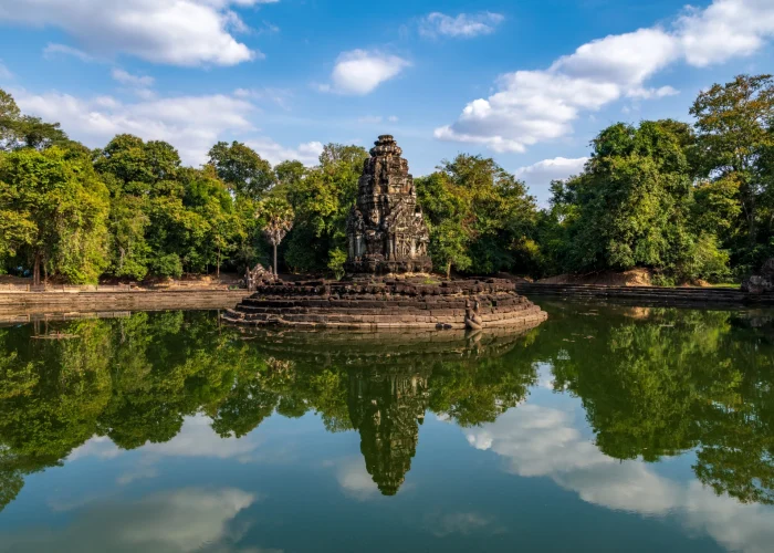 beautiful-reflection-of-neak-pean-temple