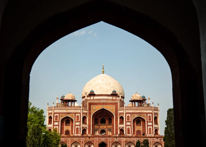 humayun-s-tomb-framed-by-arch-in-delhi-india