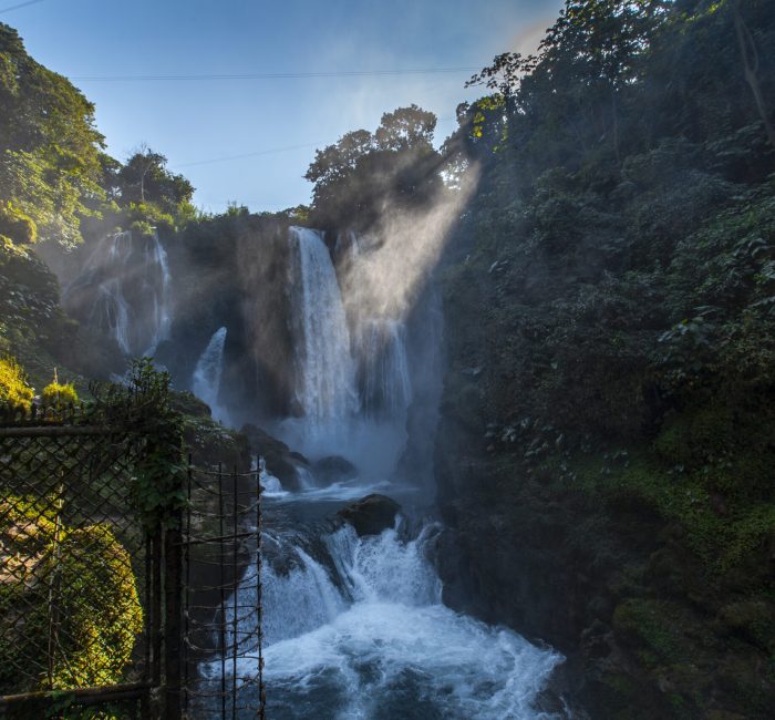 Inside the Pulhapanzak waterfall on Lake Yojoa. Honduras Cataratas Pulhapanzak