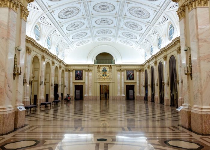 interior-national-art-museum-bucharest-romania-gol